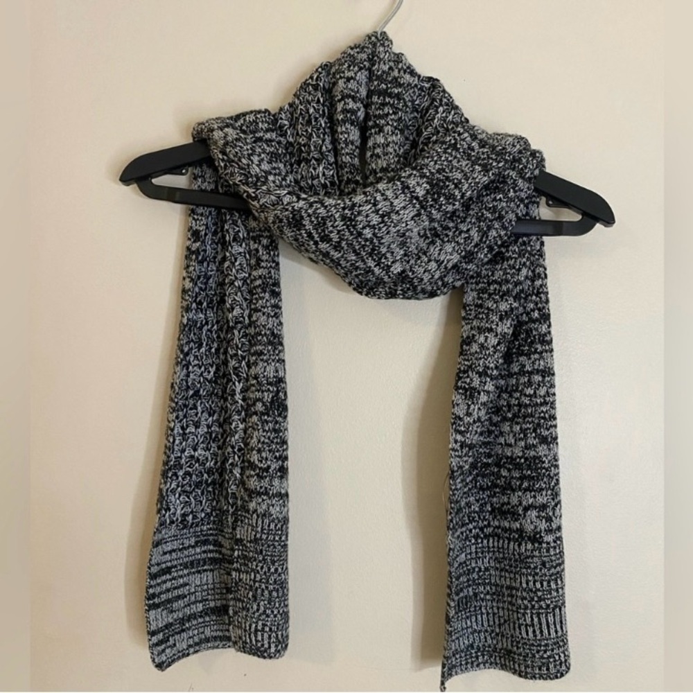 Victoria’s Secret Cozy Black and Gray  Knit Fall winter Scarf